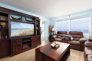 Living area - 10th Floor Beachfront Condo! (Treasure Island)