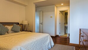 2 bedrooms, desk, iron/ironing board, free WiFi
