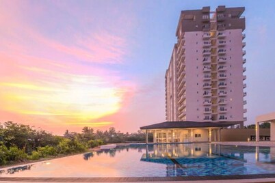 Opulent Living - Oceanview Penthouse with Tailored Guest Services