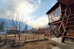 Property grounds - Yalakhom (Sosan)