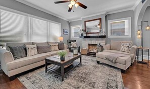 Smart TV, DVD player