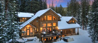 NEW Red Mountain Lodge: Spacious 4BR retreat in Blue River with stunning mountain views.