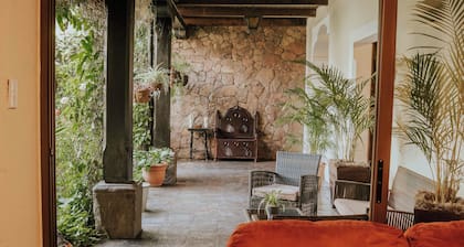 Amazing Historic Spanish House with AC, WIFI Cable and an amazing Courtyard.