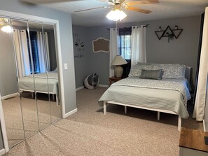 2 bedrooms, iron/ironing board, WiFi, bed sheets - Small House in Pope County Eddyville, IL surrounded by Shawnee National Forest . (Eddyville)