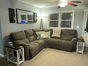TV, fireplace, DVD player - Small House in Pope County Eddyville, IL surrounded by Shawnee National Forest . (Eddyville)