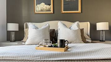 1 Schlafzimmer, Schreibtisch, Bügeleisen/Bügelbrett, Reisekinderbett