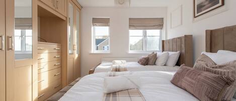 5 عدّة غرف نوم ومكواة/لوح كي وواي فاي وملاءات أسرّة