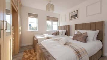 4 bedrooms, desk, iron/ironing board, travel cot