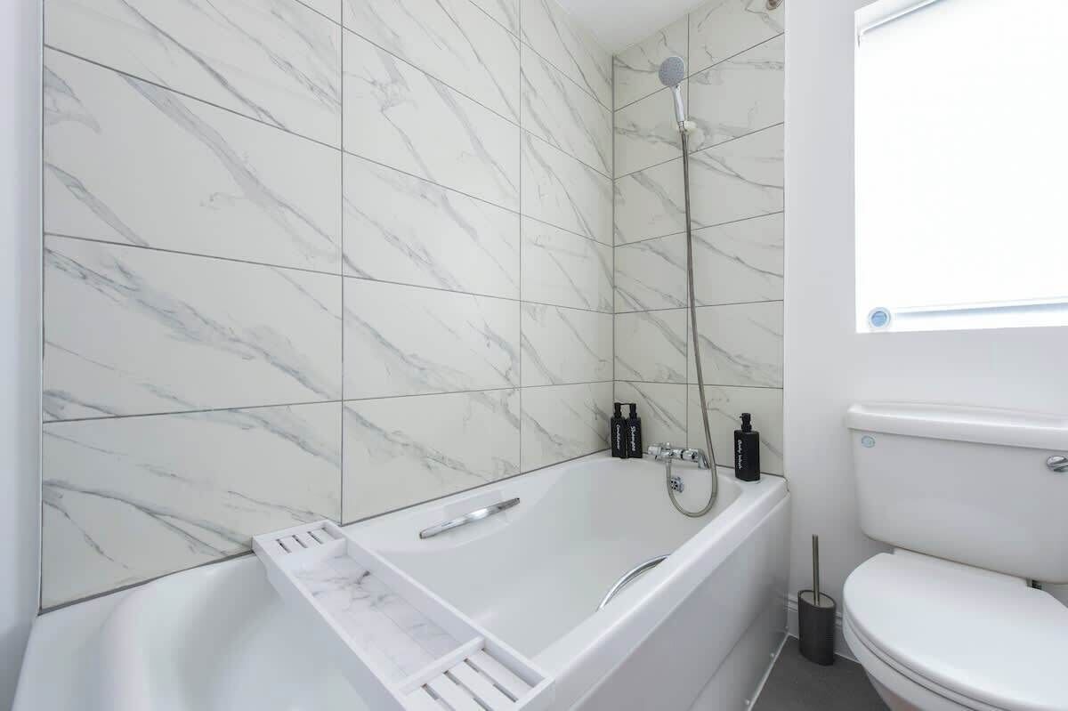 Shower, hair dryer, towels, shampoo