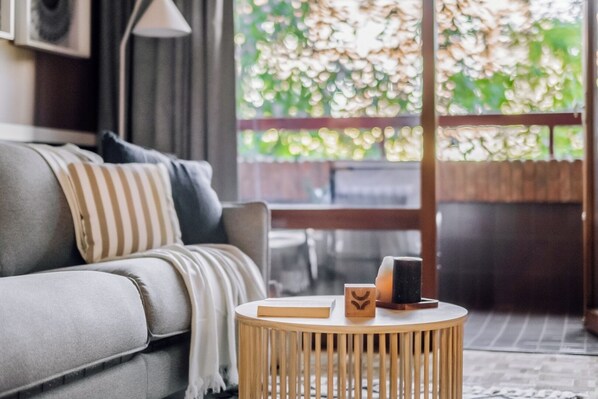 TV - Selvi - 1 bedroom and terrace in El Viso (Madrid)