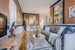 TV - Selvi - 1 bedroom and terrace in El Viso (Madrid)