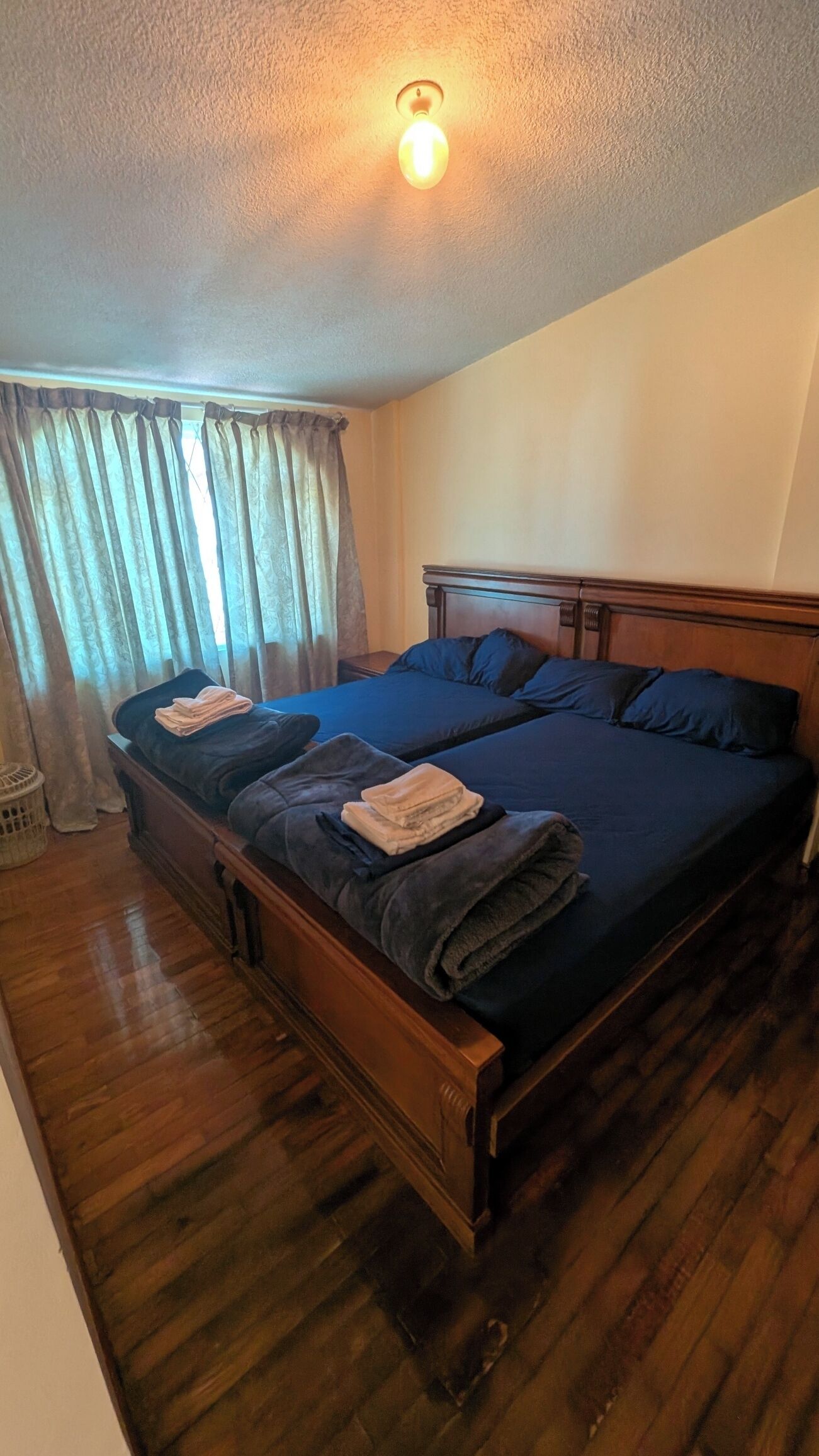 5 bedrooms, desk, iron/ironing board, free WiFi