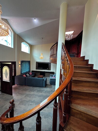 Luxurious house near the airport - Tumbaco center