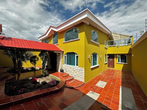 Luxurious house near the airport - Tumbaco center