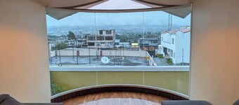 Luxurious house near the airport - Tumbaco center
