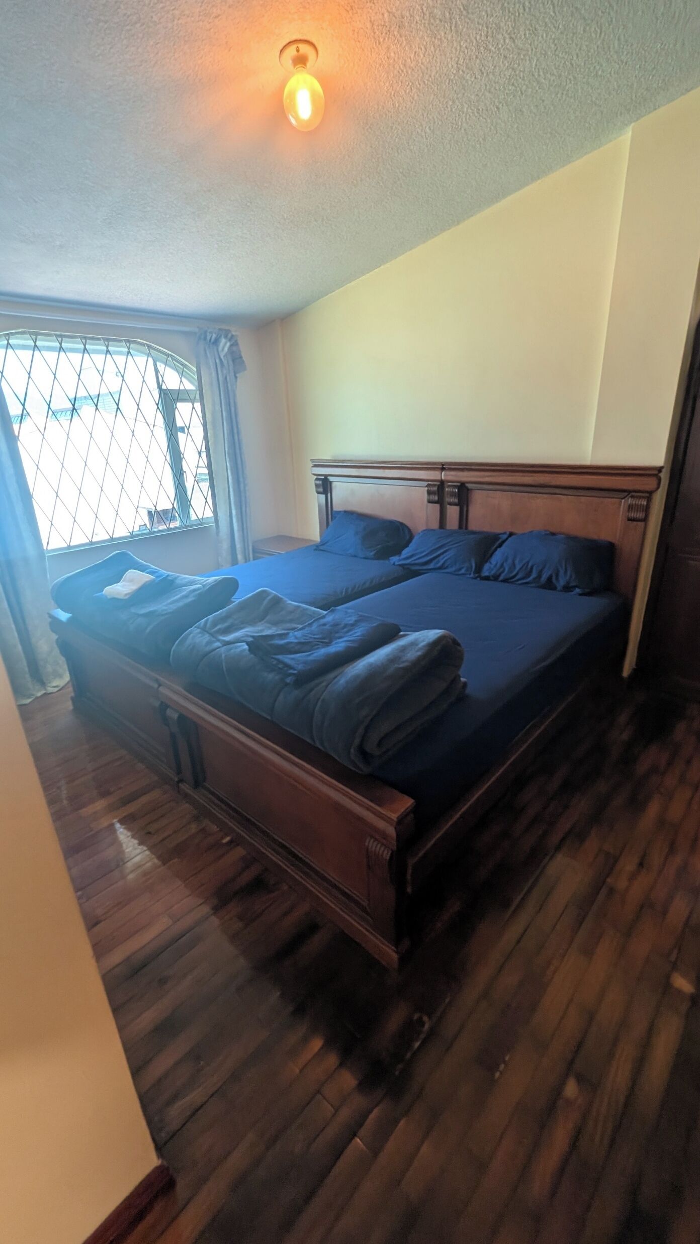 5 Schlafzimmer, Schreibtisch, Bügeleisen/Bügelbrett, kostenloses WLAN