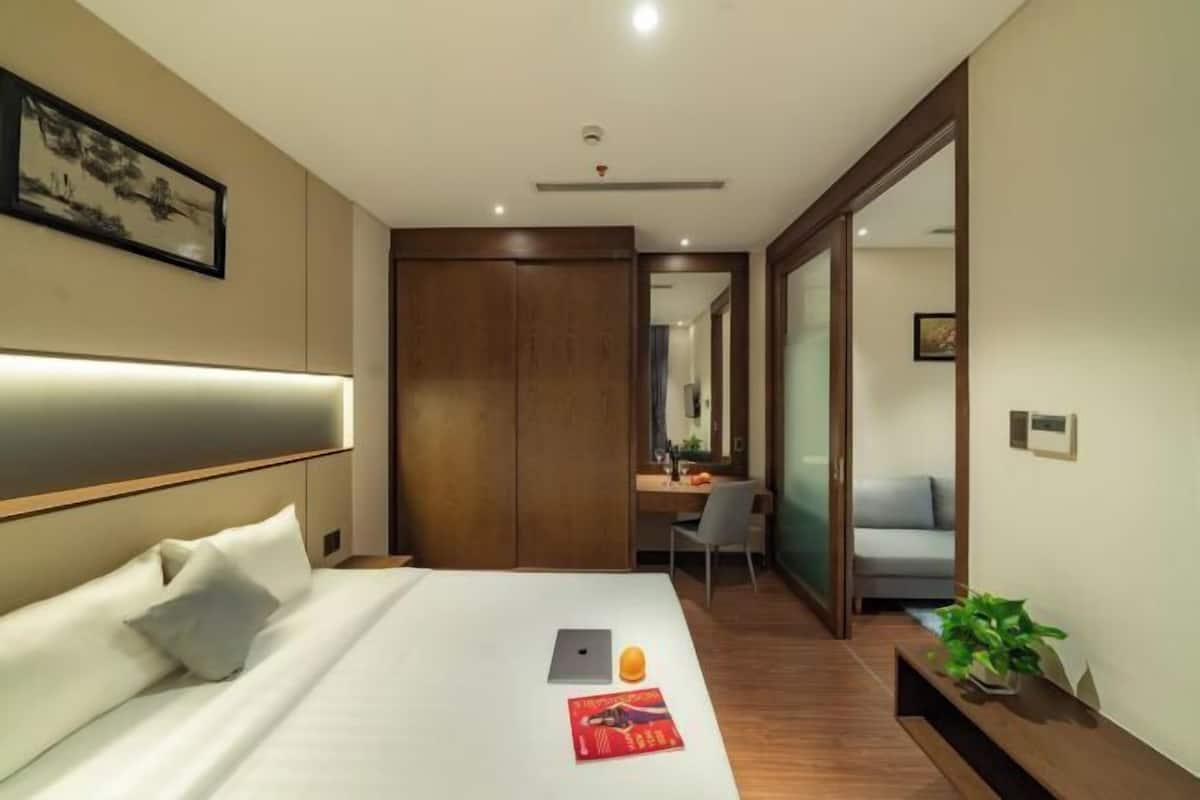 1 bilik tidur, bar mini, meja, ruang kerja komputer riba