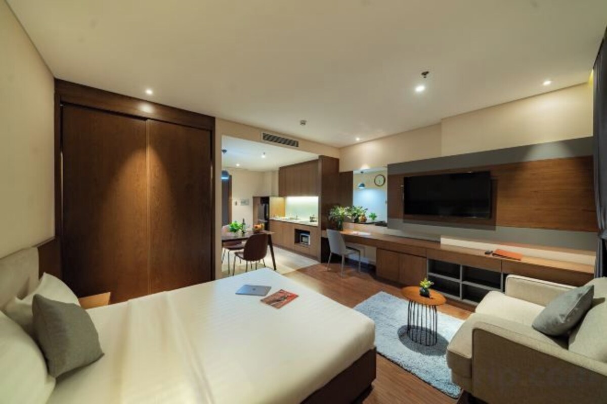 Deluxe Studio Suite