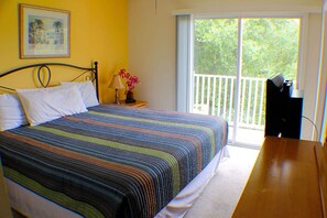 3 slaapkamers, een strijkplank/strijkijzer, internet, beddengoed