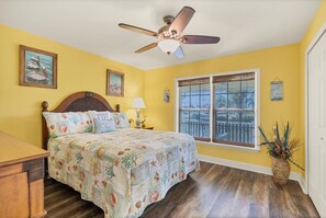 3 bedrooms, iron/ironing board, internet, bed sheets