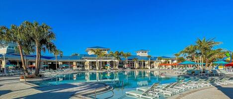 Een verwarmd zwembad