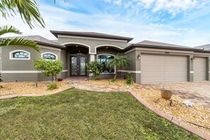 المنشأة من الخارج