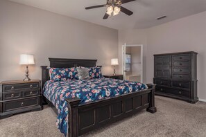 6 habitaciones, tabla de planchar con plancha, wifi y ropa de cama