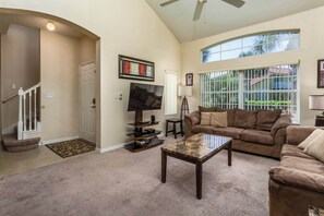 TV - Stay Near Disney at Orlando Townhome 6444, Sleeps 8 (Orlando)