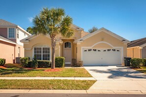 Exterior - Orlando Villa 6449: Experience Magic and Relaxation (Orlando)