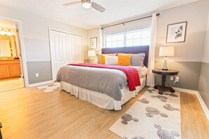4 bedrooms, iron/ironing board, Internet, bed sheets