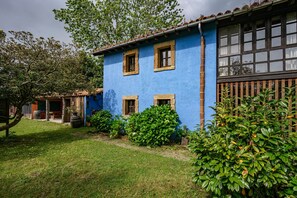 Exterior - Country House 'Suite Alfar' with Private Terrace, Private Garden and Wi-Fi (Asturias)