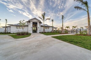 Exterior - Premier Golf & Pool Retreat – Charlotte County Villa 5902 (Charlotte County)