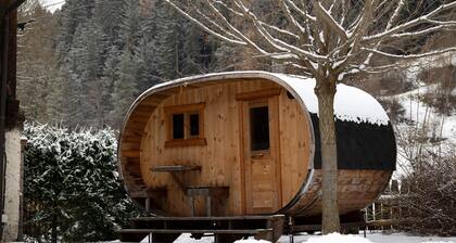 Apartment 'Loderhof Blumenwiese' with Mountain View, Shared Garden & Wi-Fi