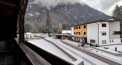 Apartamento 'Loderhof Blumenwiese' con vistas a la montaña, jardín compartido y Wi-Fi
