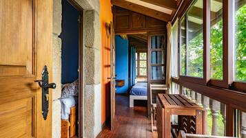 1 habitación, tabla de planchar con plancha, wifi gratis y ropa de cama