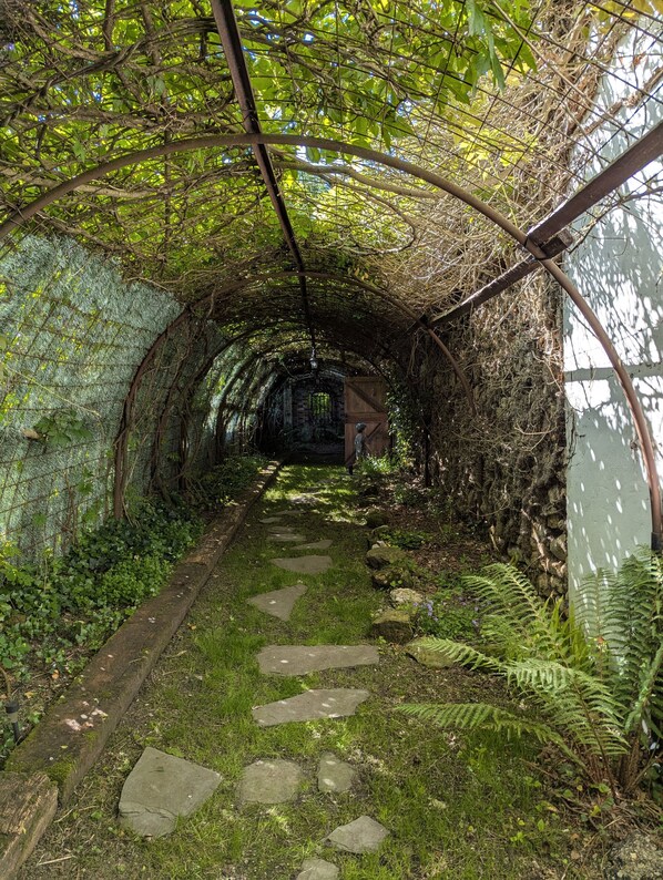 Property grounds - 'Apartamento P' with shared pool and garden, Wi-Fi and air conditioning (Alsasua)