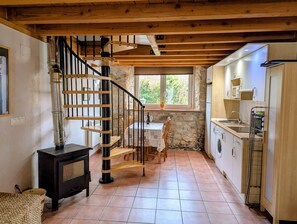 Interior - 'Apartamento P' with shared pool and garden, Wi-Fi and air conditioning (Alsasua)