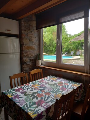 Dining - Apartment in Alsasua with Shared Pool, Wi-Fi and Air Conditioning (Alsasua)