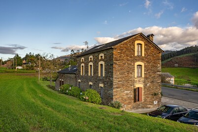Attic Casa Venancio with Mountain Views and Private Garden