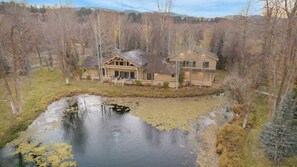Exterior - South Fork Retreat. Private Luxury Log Cabin w/AC (Swan Valley)