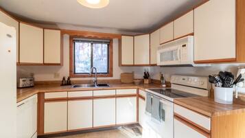 Microonde, forno, piano cottura, lavastoviglie