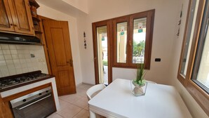 Coffee/tea maker, fridge, oven, stovetop - Garden near the beach (PIEDIGROTTA GARDEN) (Pizzo)