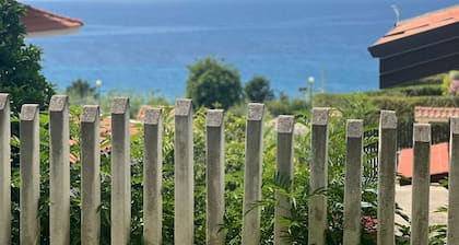 Garden near the beach (PIEDIGROTTA GARDEN)