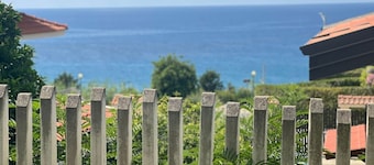 Garden near the beach (PIEDIGROTTA GARDEN)