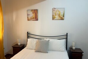 3 bedrooms, iron/ironing board, WiFi, bed sheets