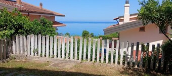 Garden near the beach (PIEDIGROTTA GARDEN)