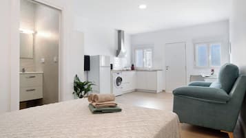 1 slaapkamer, een strijkplank/strijkijzer, gratis wifi, beddengoed