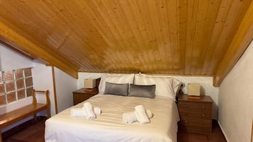 2 bedrooms, iron/ironing board, travel crib, free WiFi