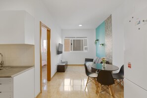 Dining - Holiday Apartment '1B Ren Coqueto Apartamento' with Wi-Fi (Vecindario)