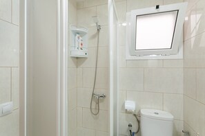 Ducha, secador de pelo, toallas